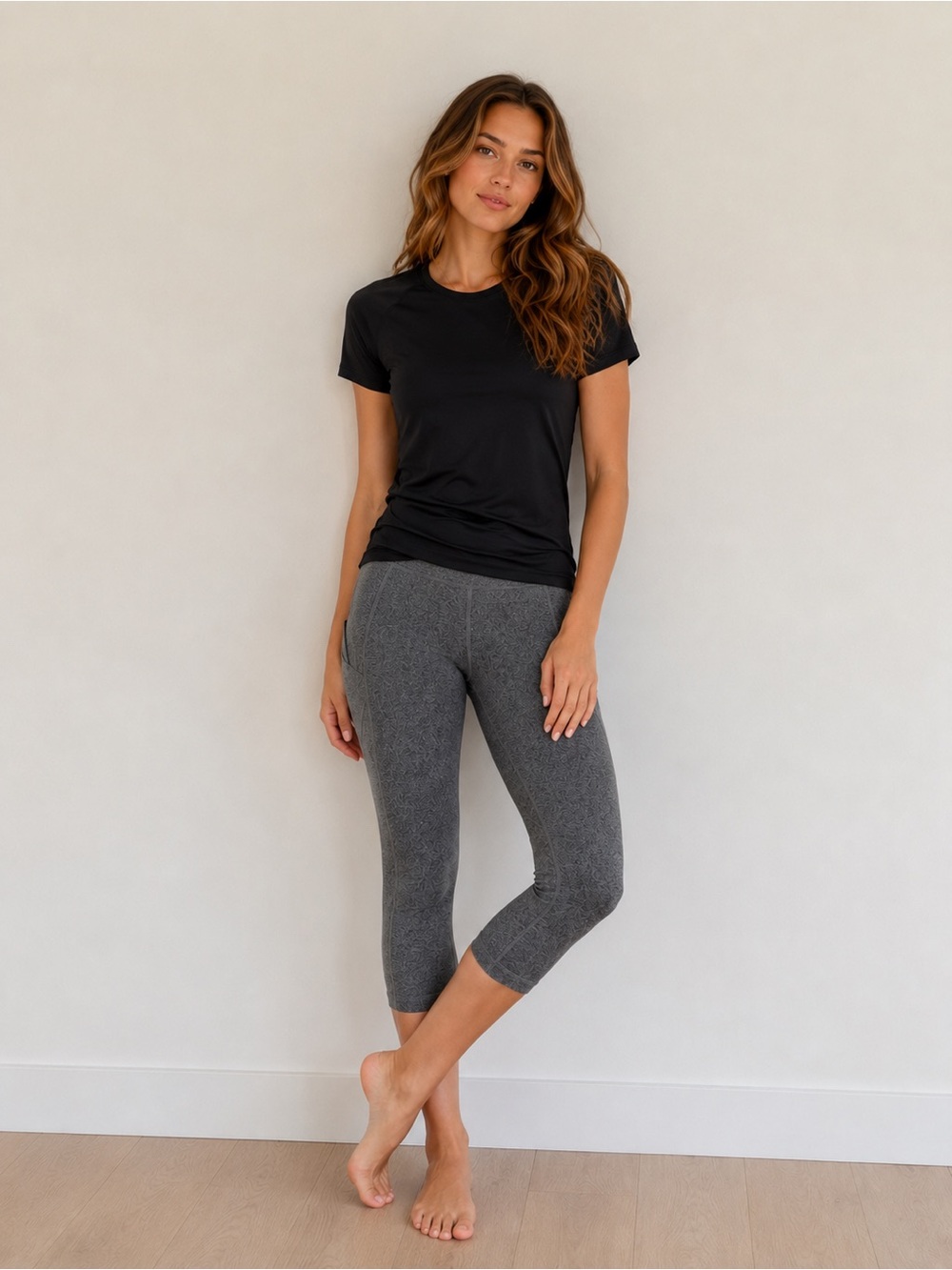 Athleta Salutation Stash Pocket Capri Leggings Gray Yoga Workout Pants XS